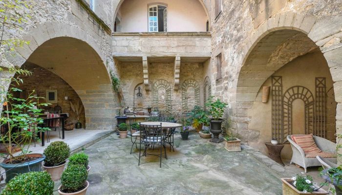  Uzès 1