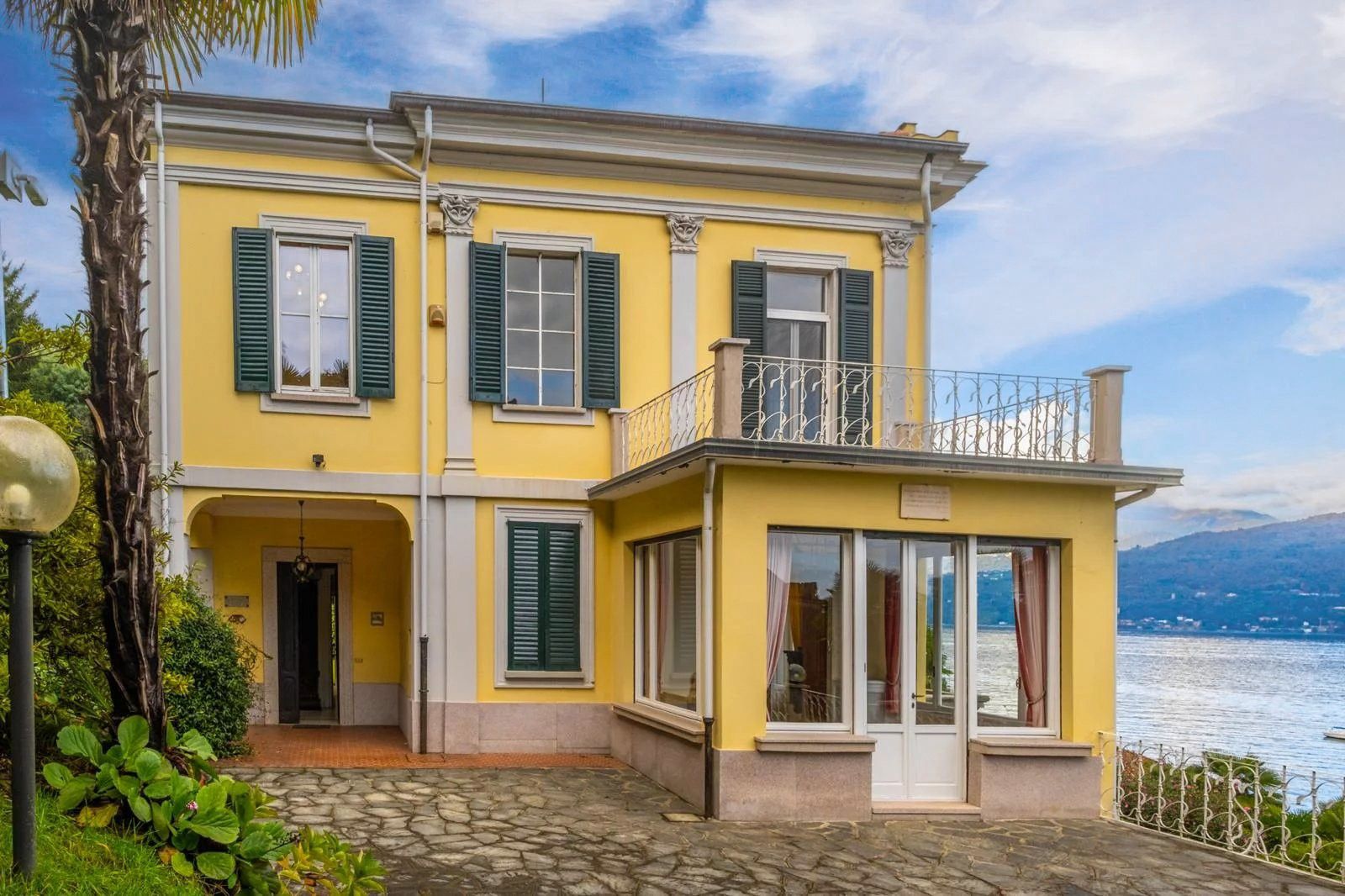 Fotos Villa señorial con vistas al Lago Mayor en una de las zonas más exclusivas de Baveno
