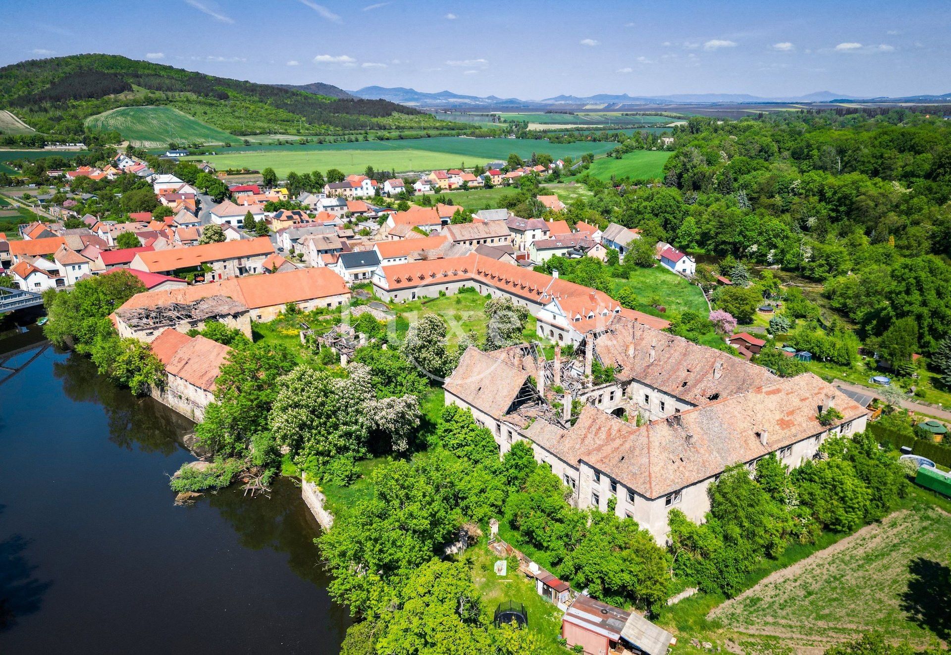 Fotos Conjunto señorial en Vršovice – Castillo histórico con 1,6 hectáreas junto al río Ohře