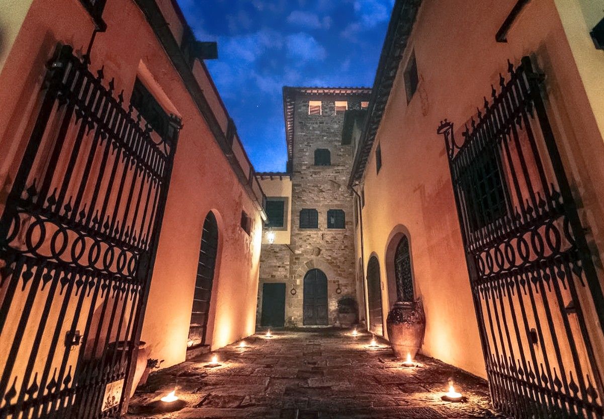 Fotos Castillo del siglo XIII con parque privado y piscina panorámica en el corazón del Mugello
