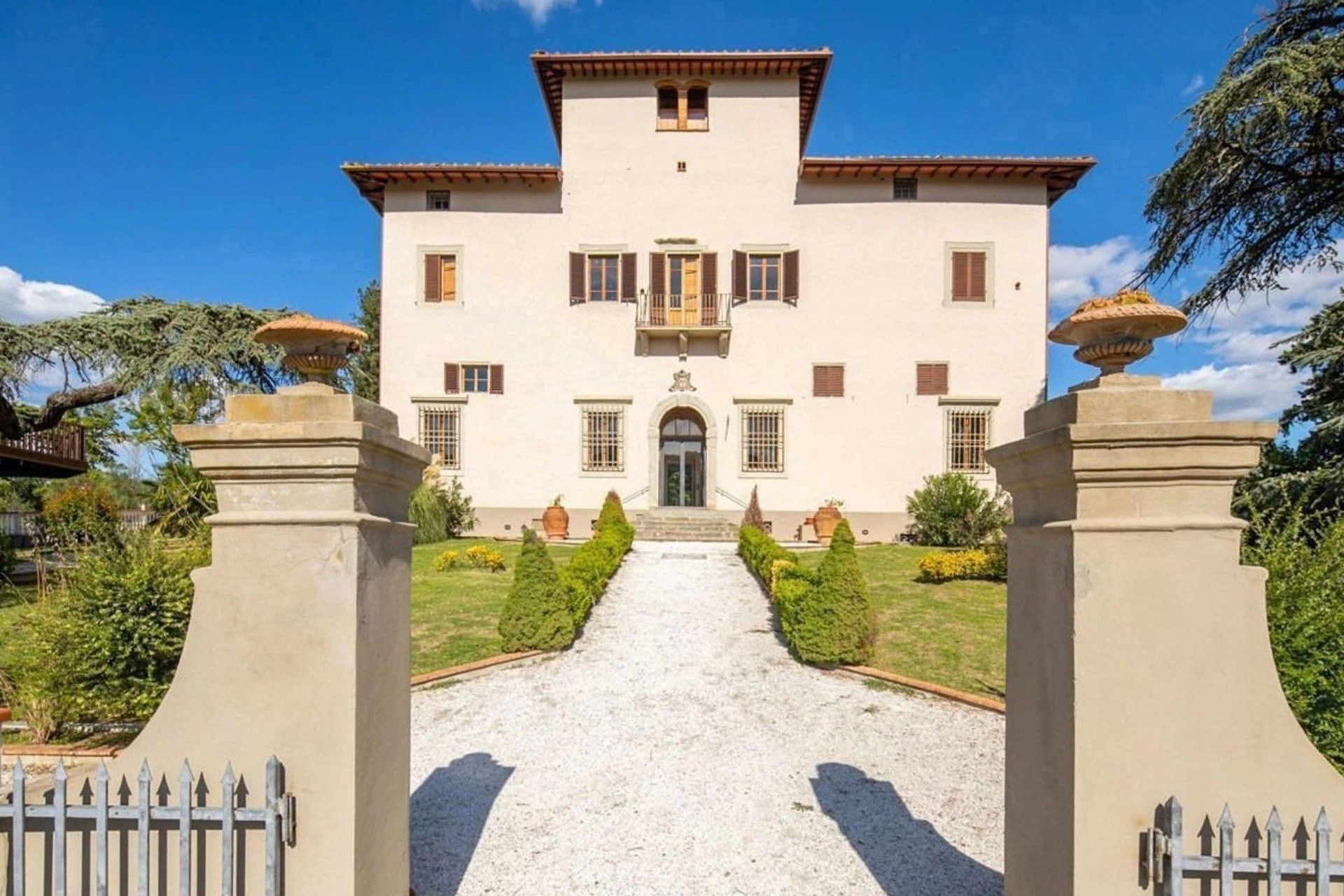 Fotos Palacio al sur de Florencia con parque, spa y vistas sobre la Toscana