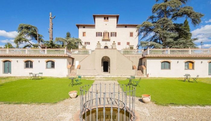 Palacio al sur de Florencia con parque, spa y vistas sobre la Toscana