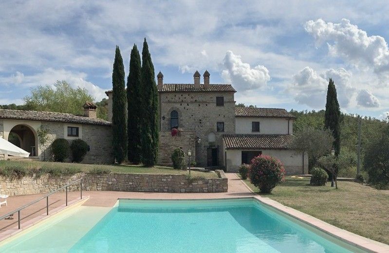 Fotos Casa señorial en el valle de Niccone con vistas amplias, terreno cuidado y varios anexos