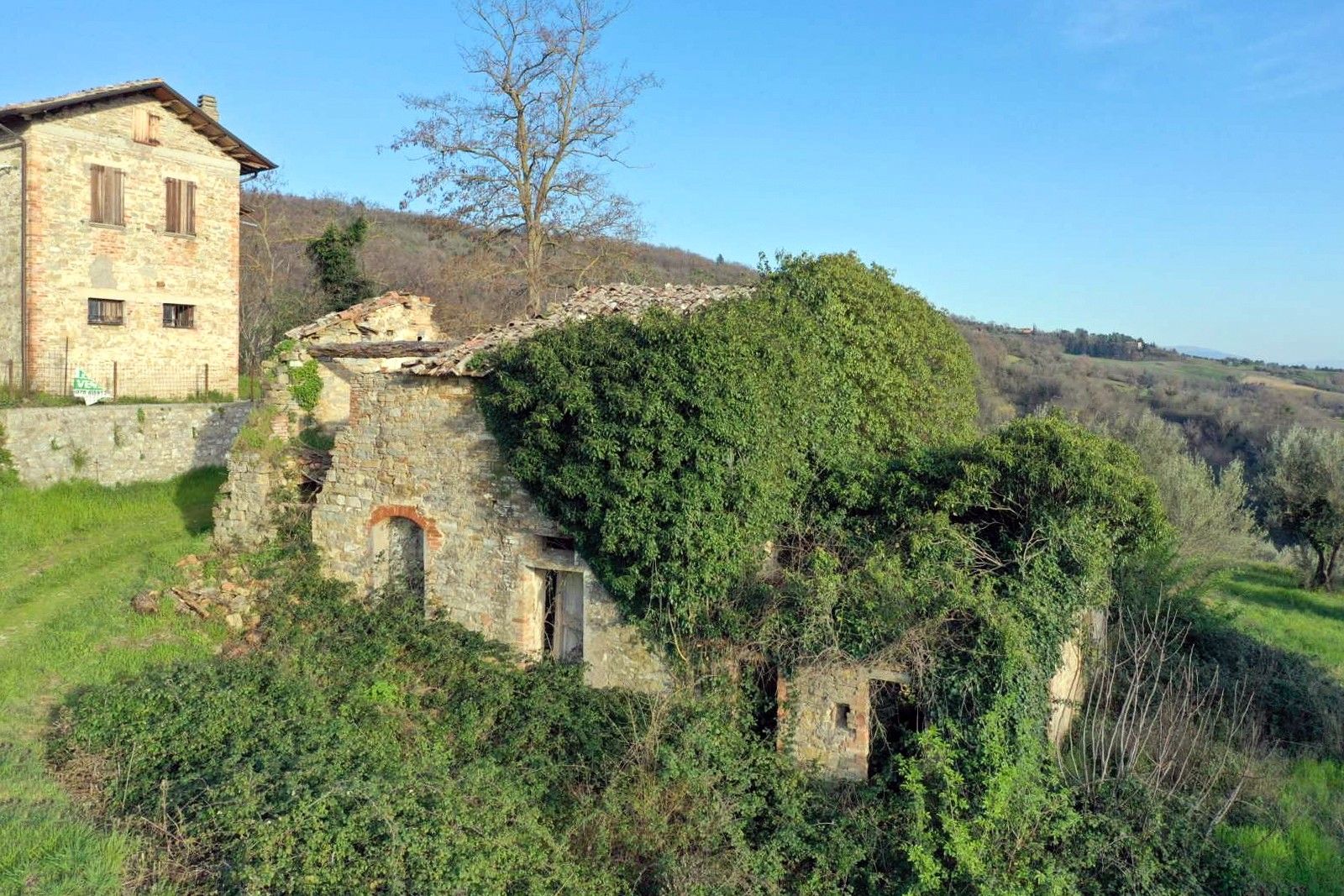 Fotos Edificio para reconstruir con 6 habitaciones en parcela de 2.000 m² y vistas panorámicas