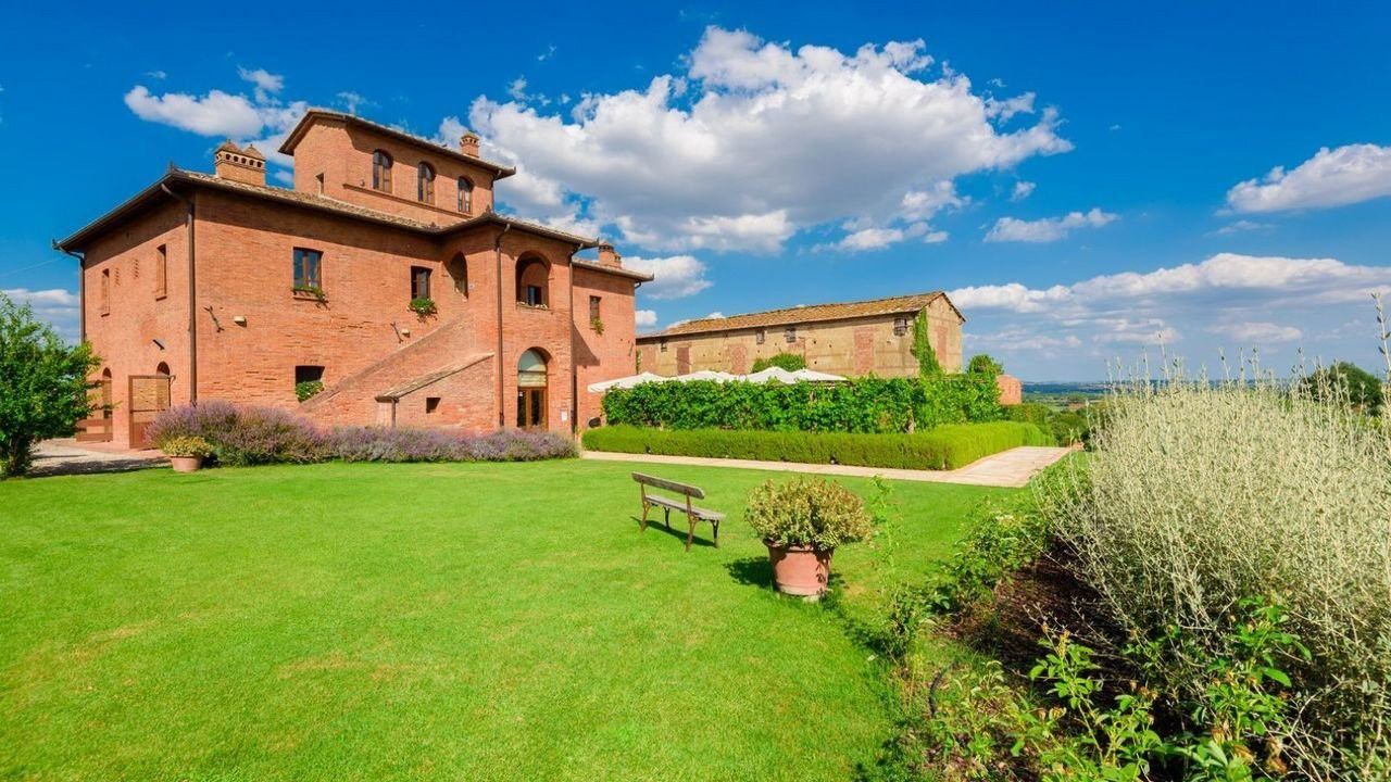 Fotos Villa Leopoldina con suites de huéspedes y olivar ecológico cerca de Sinalunga