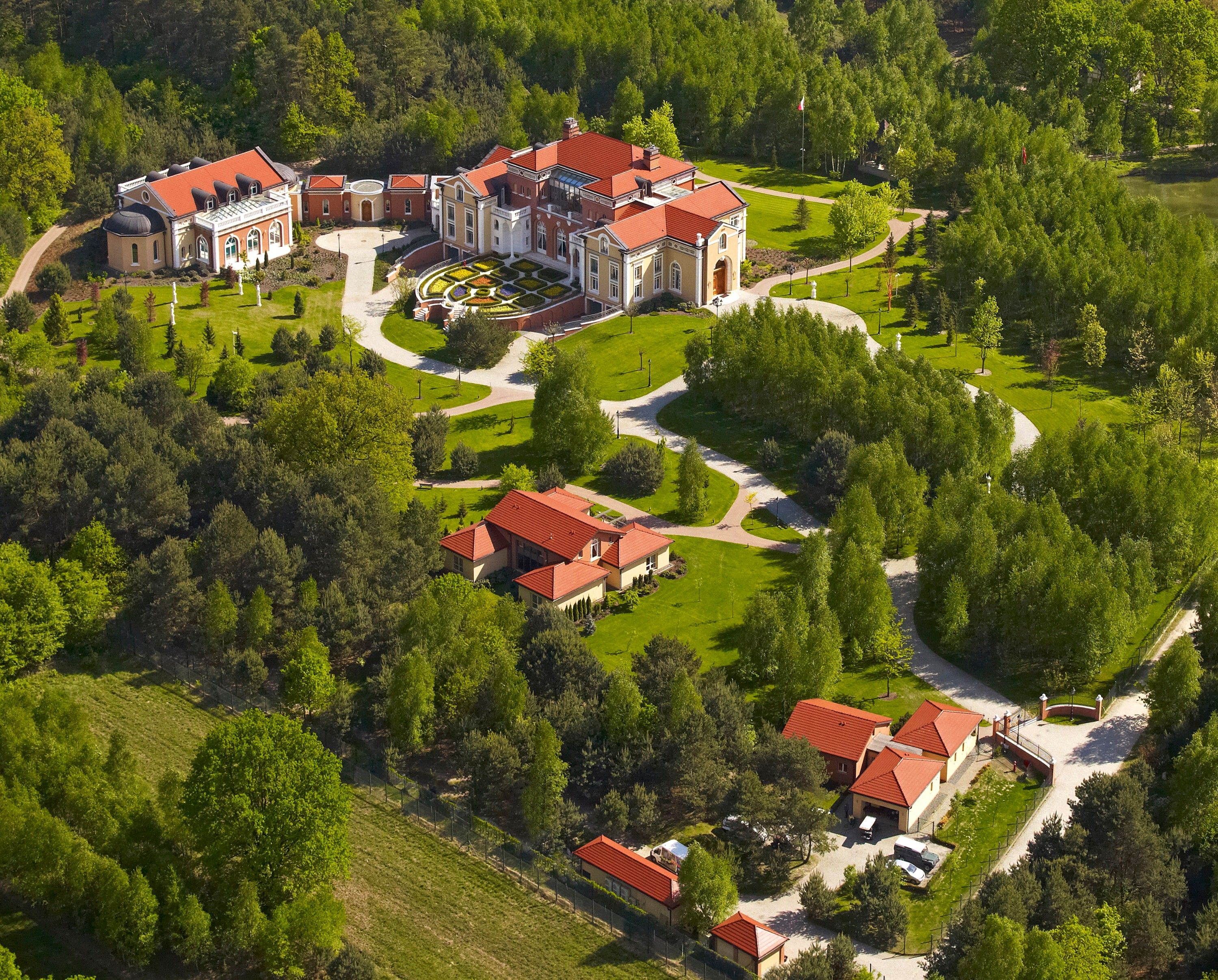 Fotos Nuevo castillo inspirado en el pasado – cerca de Varsovia