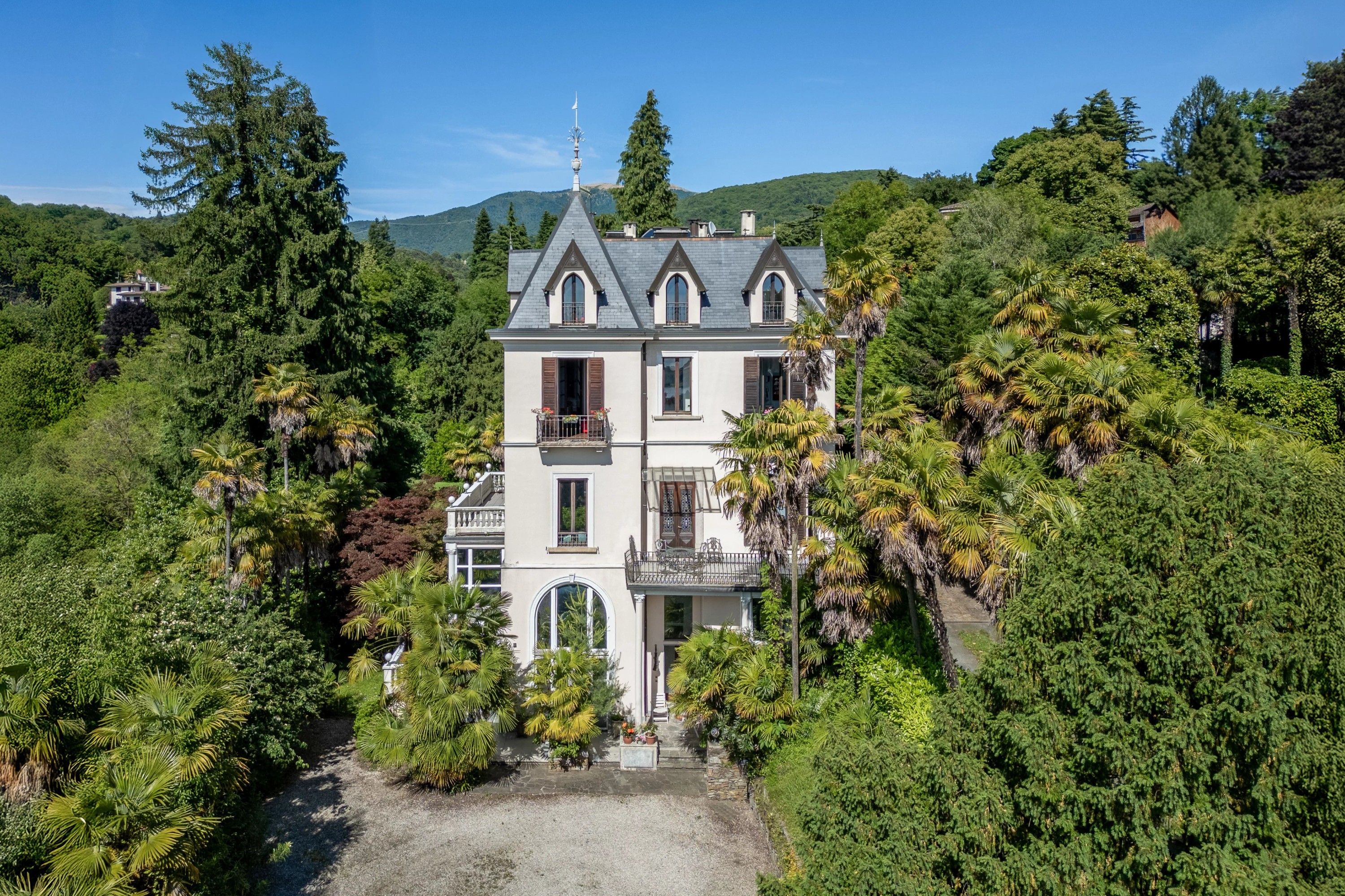Fotos Villa de estilo Liberty temprano con vistas al Lago Maggiore