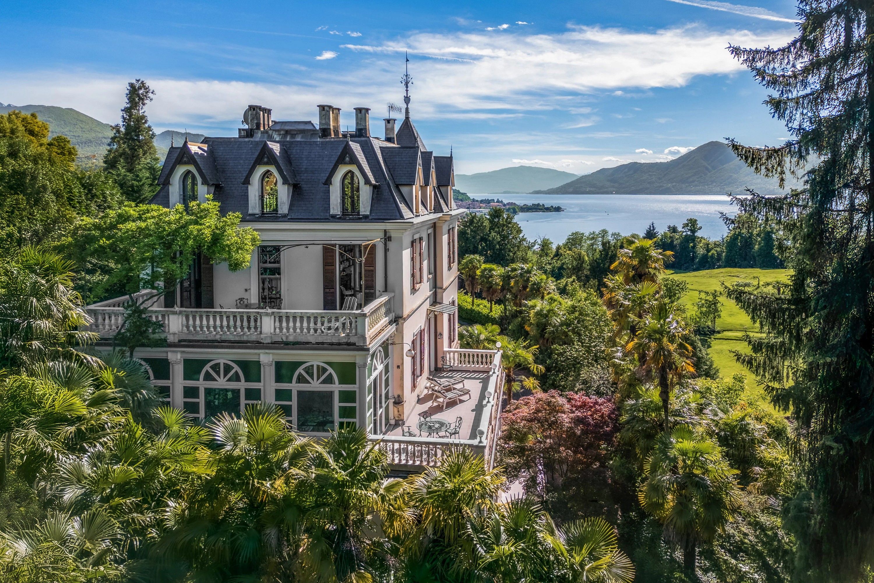 Fotos Villa de estilo Liberty temprano con vistas al Lago Maggiore