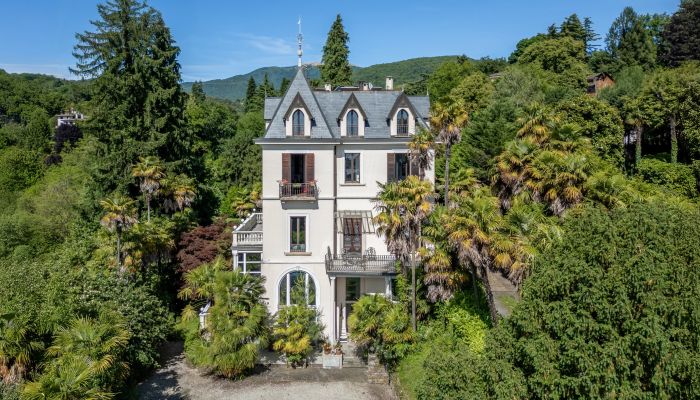Villa histórica en venta Luino, Lombardía,  Italia