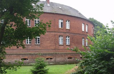 Propiedad histórica en venta Kędzierzyn-Koźle, Wyspa 3, Opole, Vista posterior