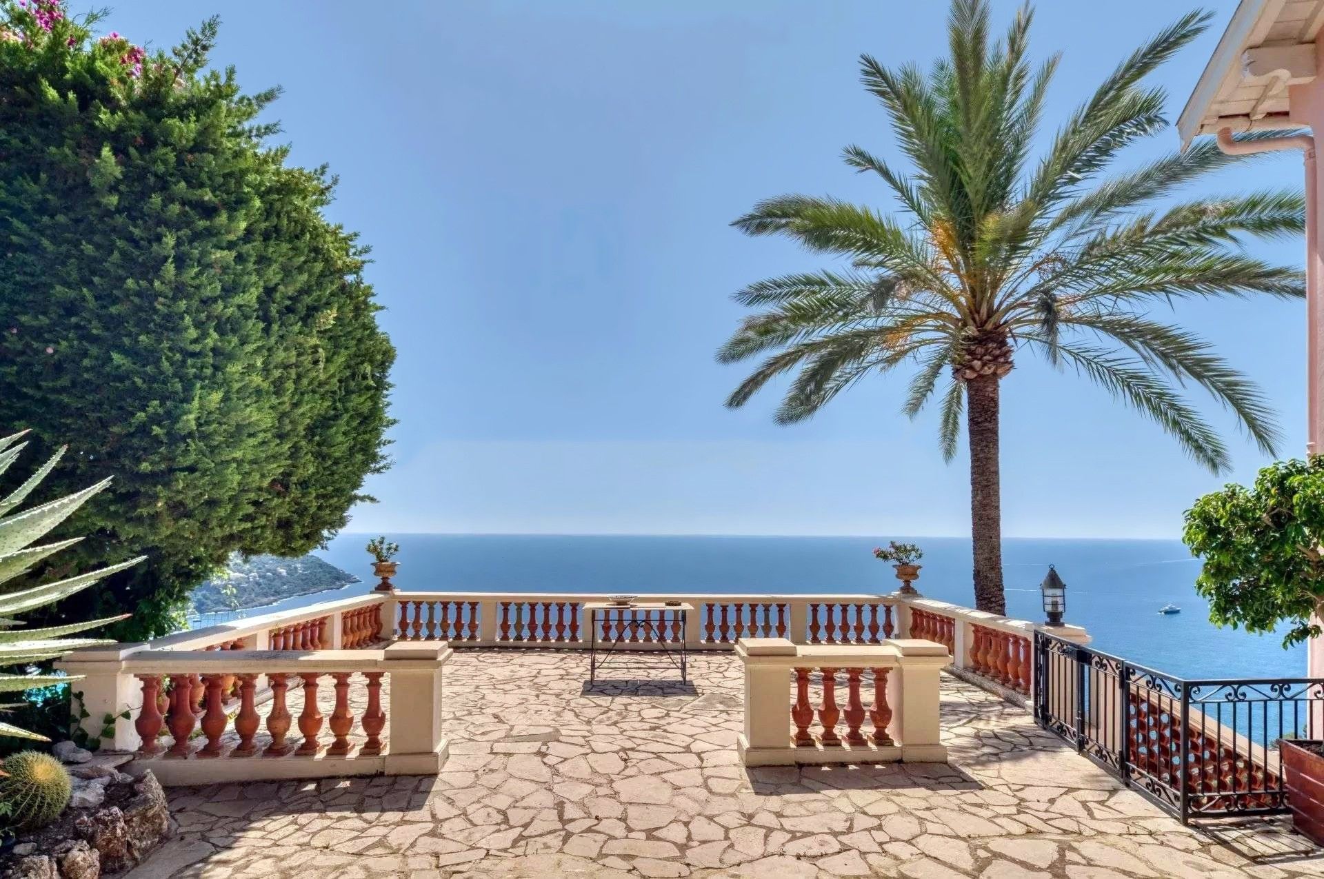 Fotos Villa de estilo colonial con vistas al mar y casa de invitados en Roquebrune-Cap-Martin cerca de Mónaco