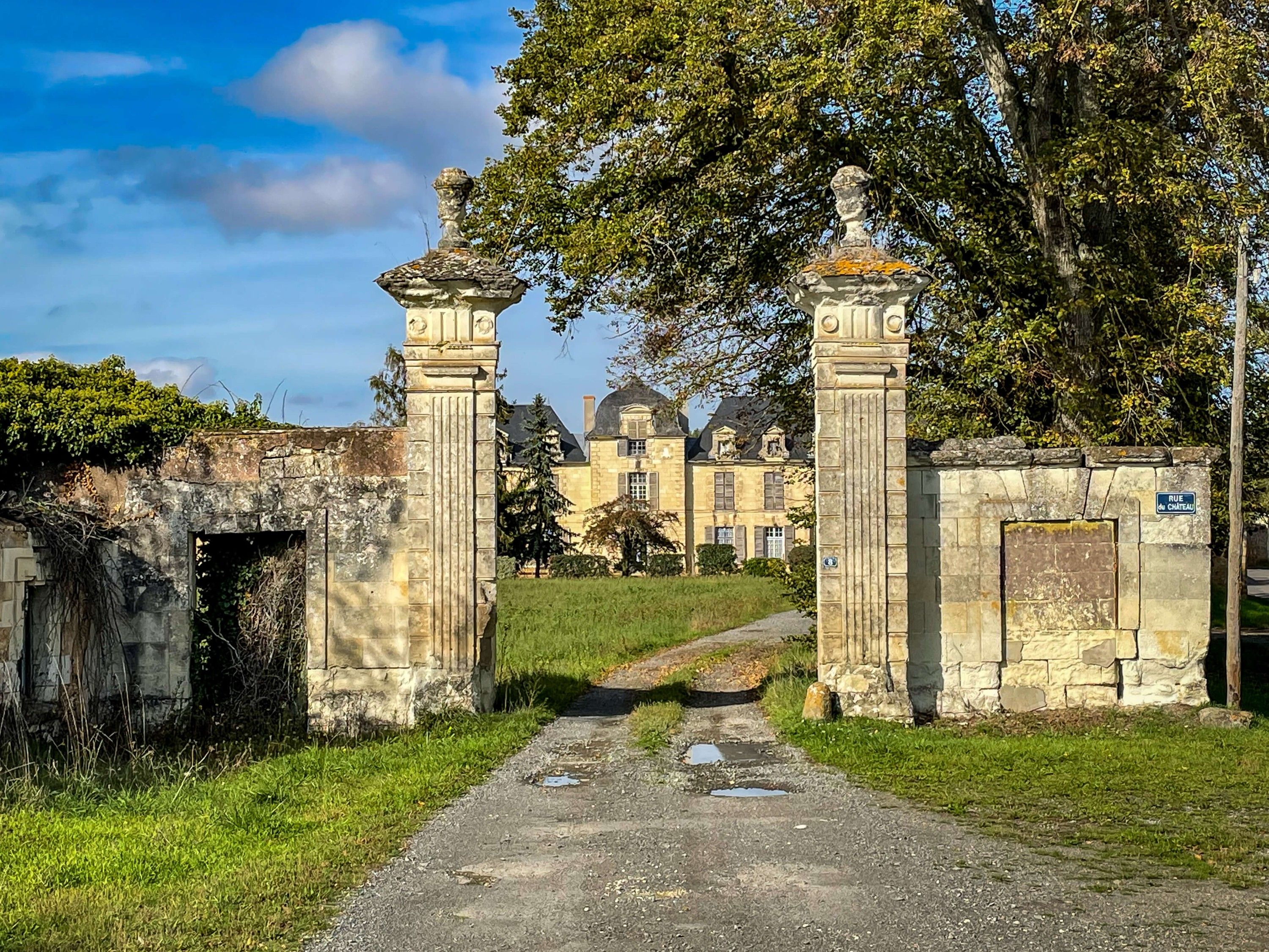 Fotos Castillo que necesita renovación en el oeste de Francia