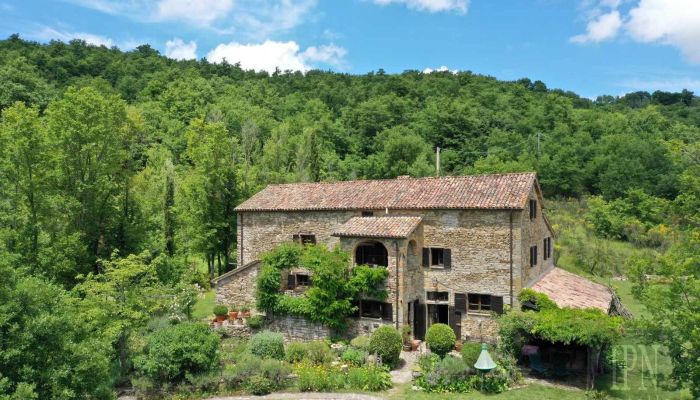 Casa de campo con anexo, piscina y gran terreno cerca de Monte Santa Maria Tiberina