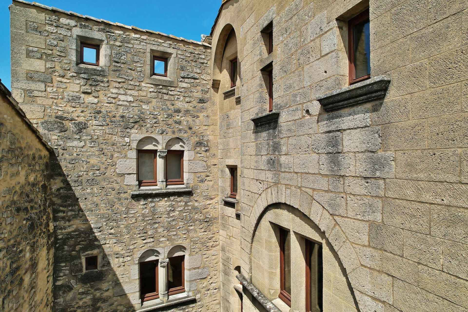 Fotos Residencia restaurada con carácter de castillo en un entorno rural