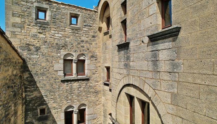 Inmueble histórico en venta Uzès, Occitania,  Francia