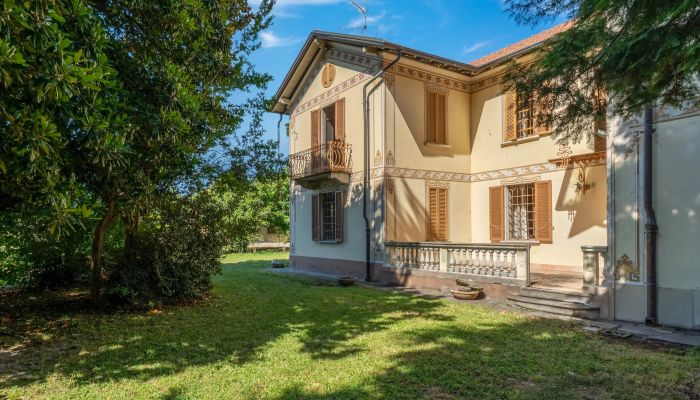 Villa histórica en venta 28040 Lesa, Piamonte,  Italia