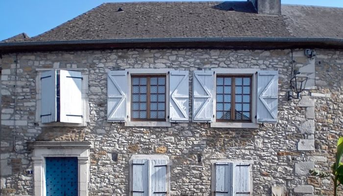 Casa en Lasseube – Vivienda histórica de piedra en el Béarn