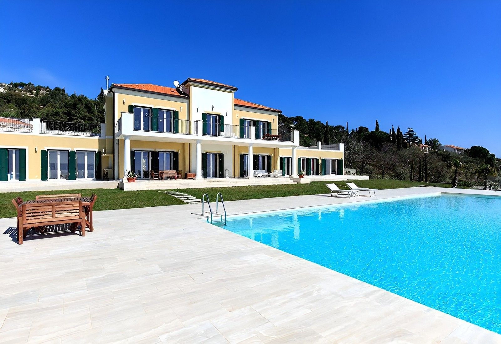 Fotos Villa histórica en Cipressa con vistas al mar en la Riviera Ligur