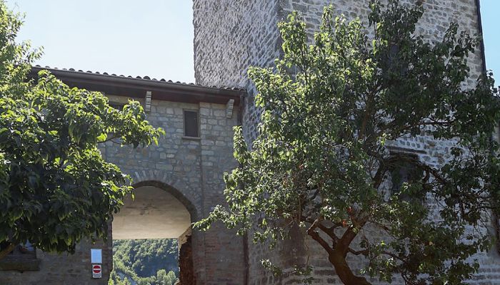 Torre en venta 27050 Val di Nizza, Lombardía,  Italia
