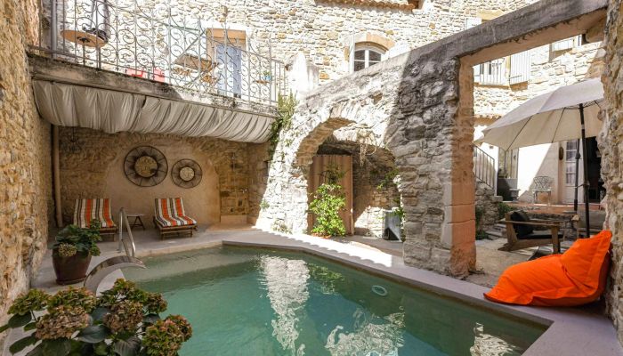 Inmueble histórico en venta Uzès, Occitania,  Francia