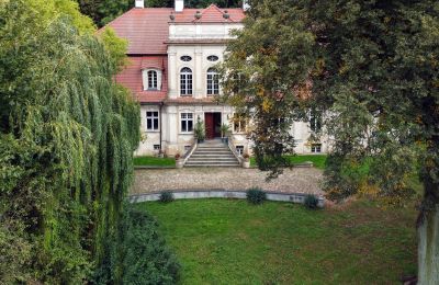 Inmuebles históricos, Casa señorial barroca con salón rococó, parque, dependencias y capilla