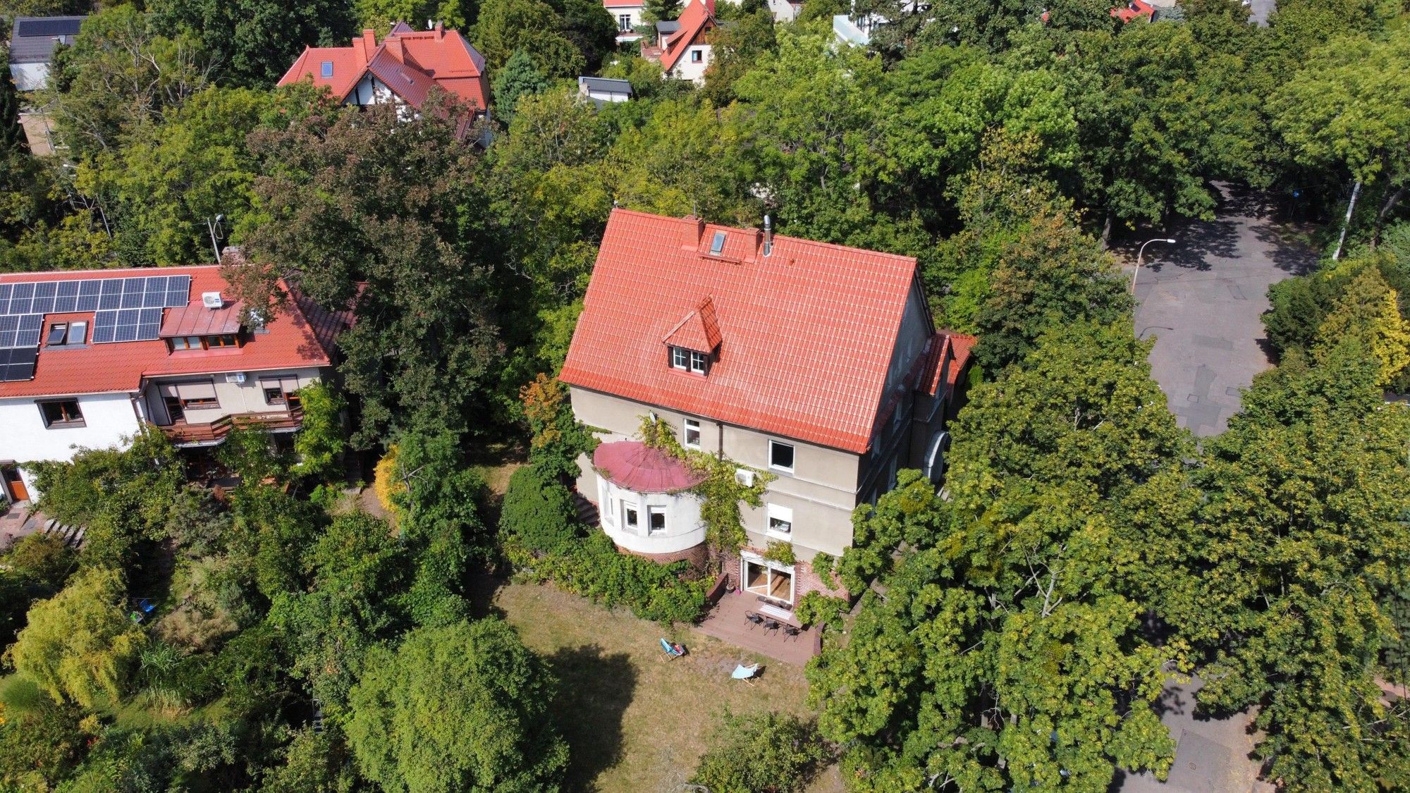 Fotos Villa de 1919 en Breslavia con jardín y unidad comercial