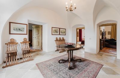 Palacio en venta 4693 Desselbrunn, Alta Austria, Der lichtdurchflutete Flur im zweiten Obergeschoss