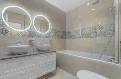 Palacio en venta Trnová, okres Praha-západ, Cuarto de baño