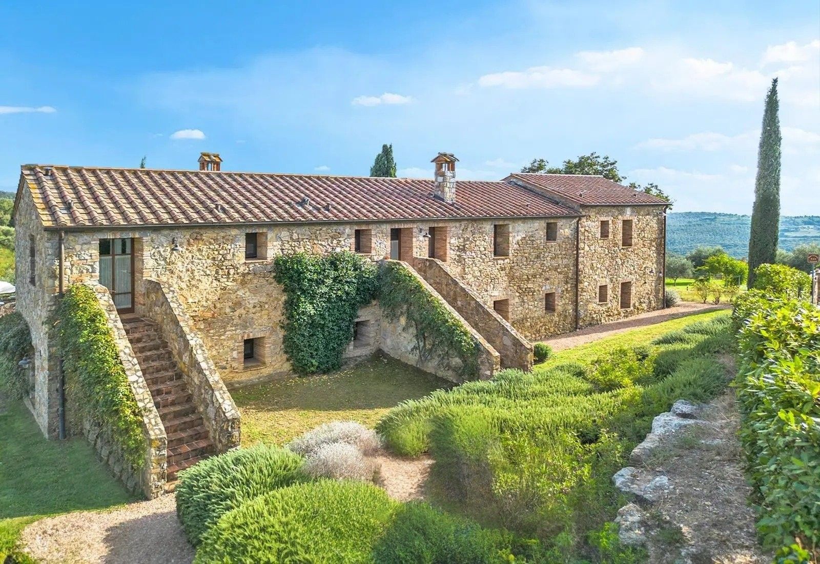 Fotos Casa de campo Cerimano en las colinas de la Toscana con tres residencias, piscina y bienestar en Maremma