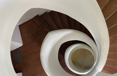 Palacio en venta 84375 Kirchdorf am Inn, Hofmarkstraße 2, Baviera, Treppenhaus: große Wendeltreppe von EG bis DG