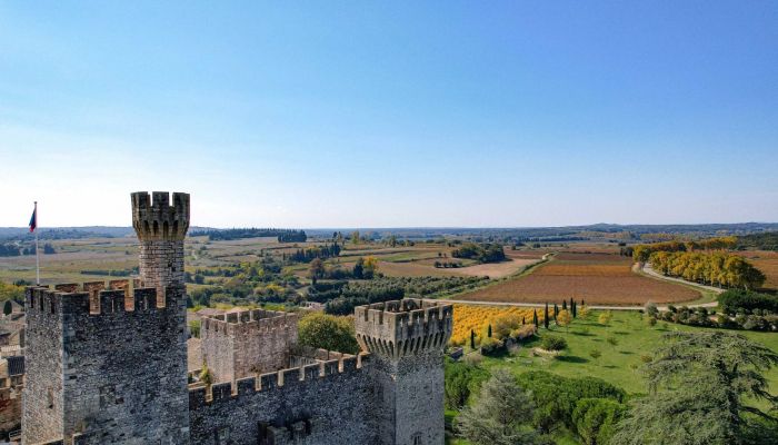 Castillo con jardín, piscina y vistas panorámicas