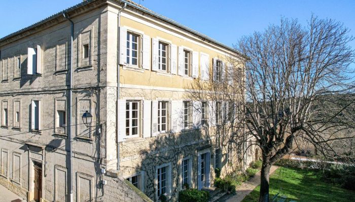 Casa señorial en el casco histórico de Uzès – apartamentos de invitados, piscina, jardín y orangerie