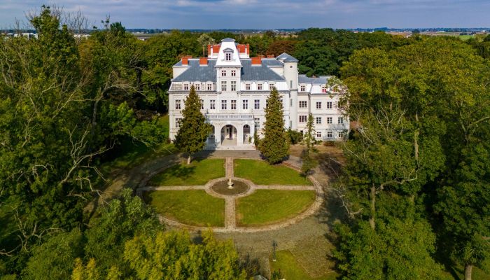 Palacio neorrenacentista de prestigio en Malina