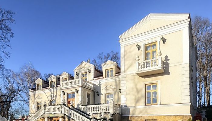 Palacio en venta Ostrowiec Świętokrzyski, Santa Cruz