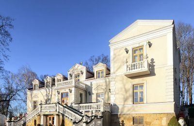 Palacio Ostrowiec Świętokrzyski, Santa Cruz