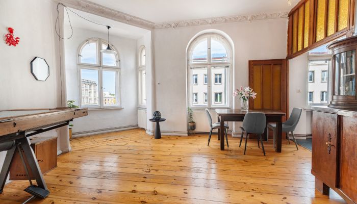 Piso de esquina con mirador en edificio histórico – zona centro, Poznań, 80 m²