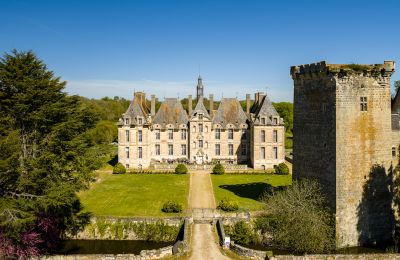 Inmuebles históricos, Castillo con jardines barrocos y torreón - conjunto monumental junto al río