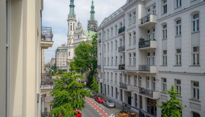 Apartamento de 3 habitaciones en un edificio histórico en el centro de Varsovia