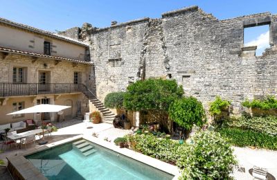 Propiedad histórica Uzès, Occitania