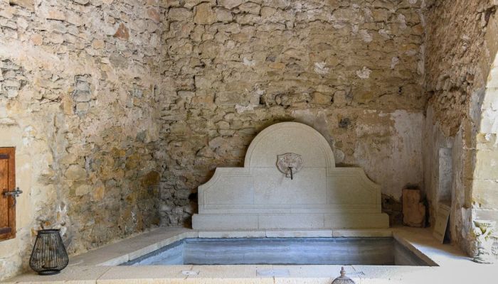 Propiedad histórica Uzès, Occitania