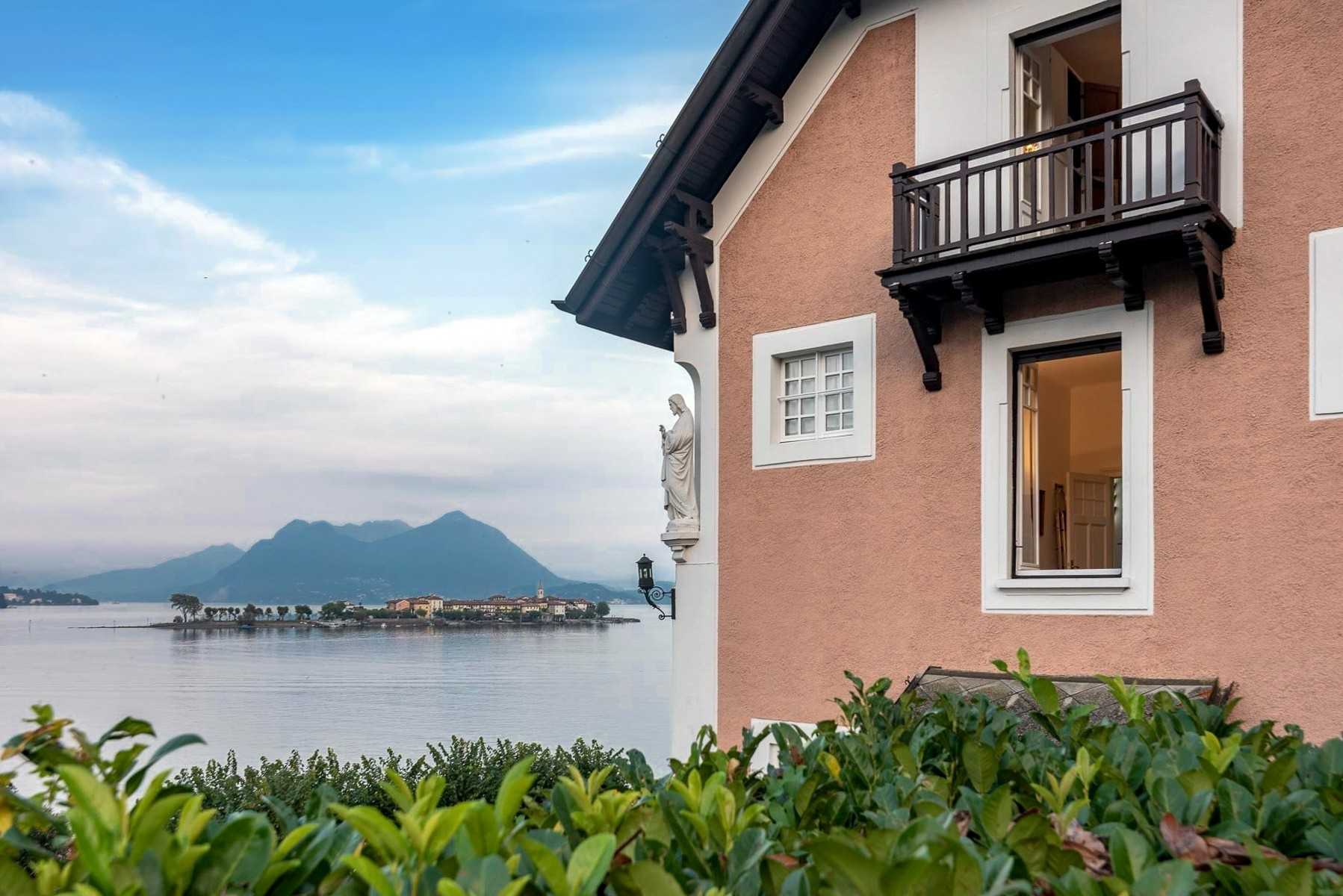Fotos Villa en Baveno a orillas del Lago Mayor con amarre para barco