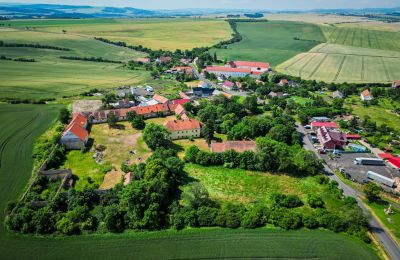 Palacio en venta Žatec, okres Louny, Entorno de la propiedad
