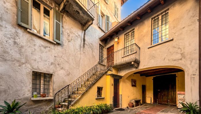 Casa con atelier en Belgirate, a 50 metros del lago
