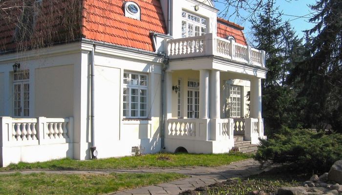  Piastów 1