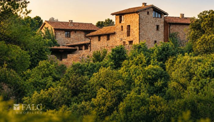 Aldea en Aragón con 4 casas de piedra restauradas y 5 ha de terreno natural cerca de San Agustín