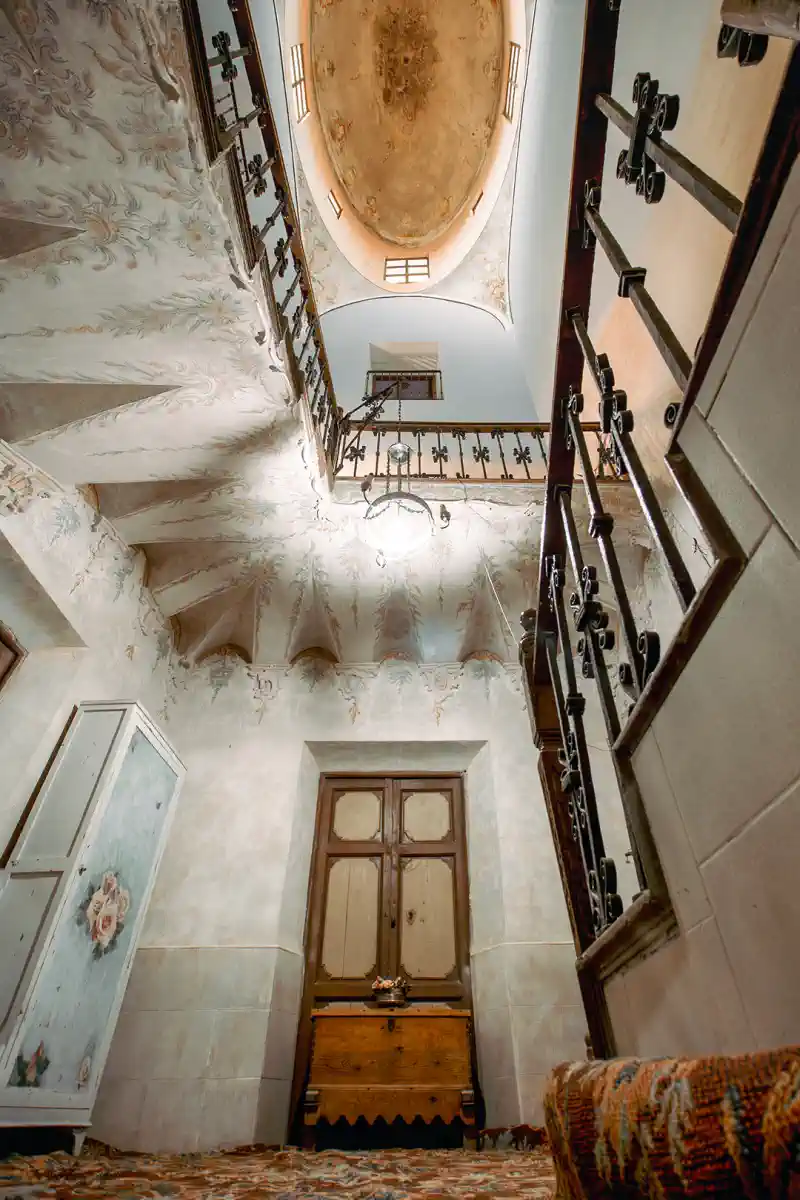 Vestíbulo de entrada del Palacio Casa Solar de los Moreno en Chinchilla, Castilla