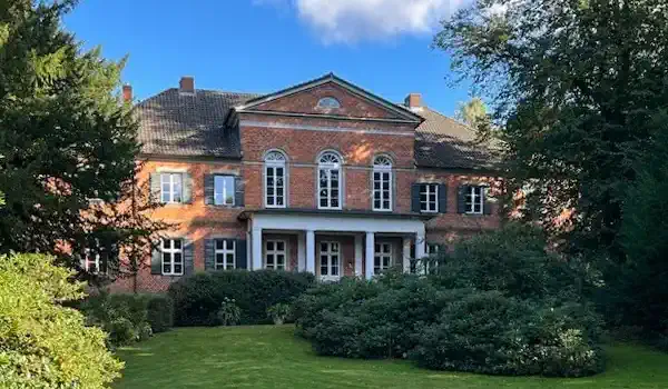 Vista del parque de la casa señorial Stecknitz