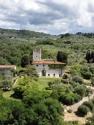Villa histórica cerca de Florencia con torre, jardín y vistas panorámicas, Villamagna, Toscana