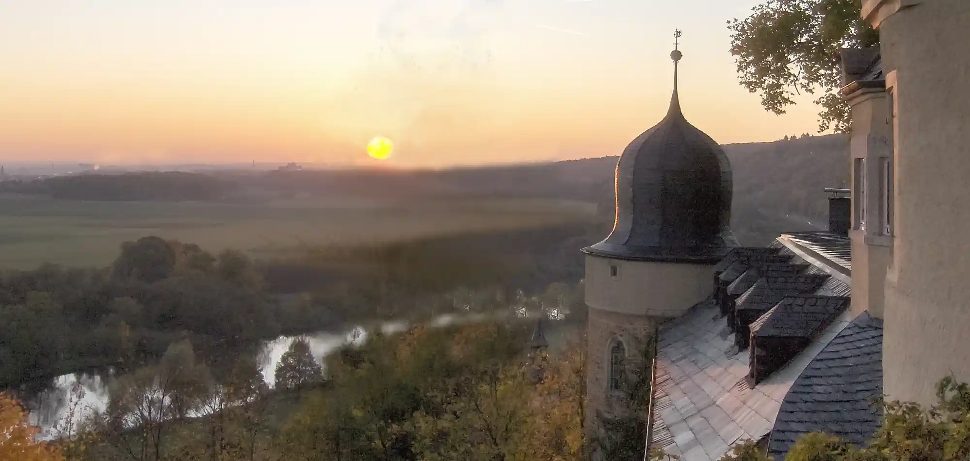 Castillo con vistas al Meno, cerca de Schweinfurt, Alemania