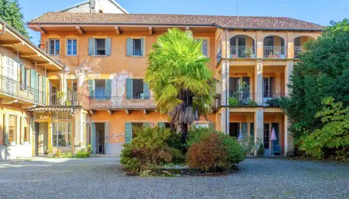 Edificio histórico en Miasino, en el lago de Orta